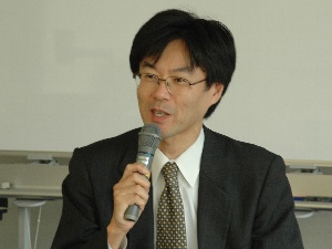 写真：渡辺氏の講演の様子